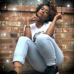 Meet your Posher, Makayla